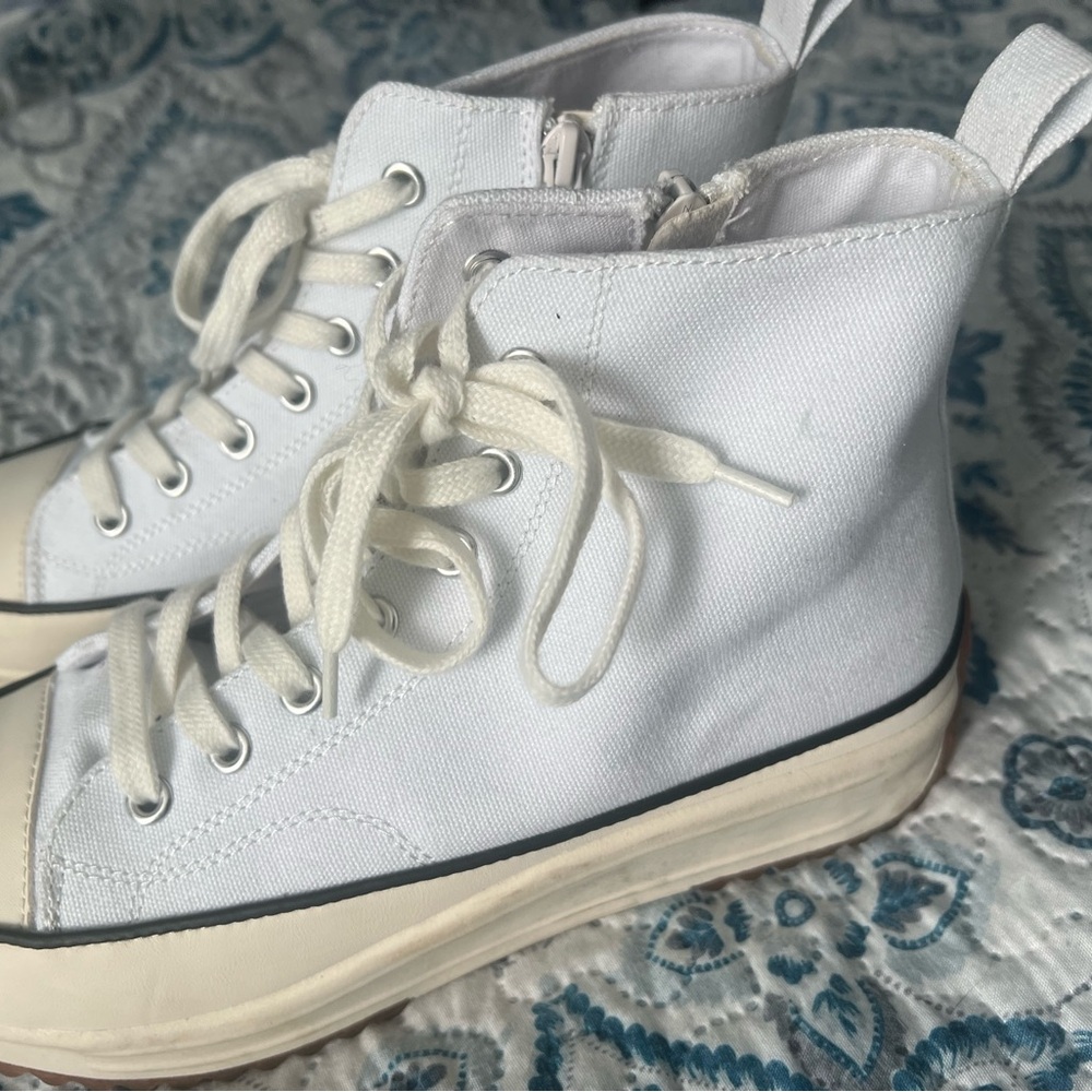 Mi.iM White Canvas Sneakers
